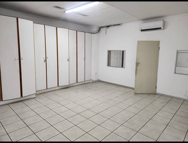 651M² WAREHOUSE TO LET IN WADEVILLE